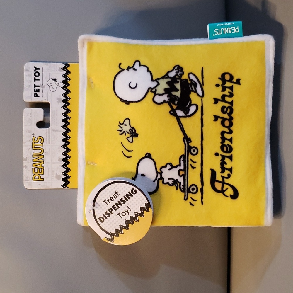 Peanuts treat dispensing pet toy NWT